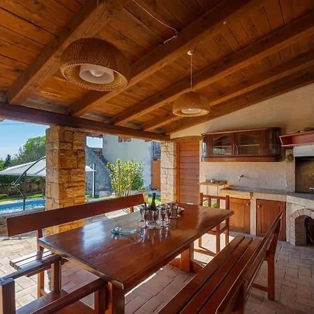 Villa Divino By Istrialux Bicici
